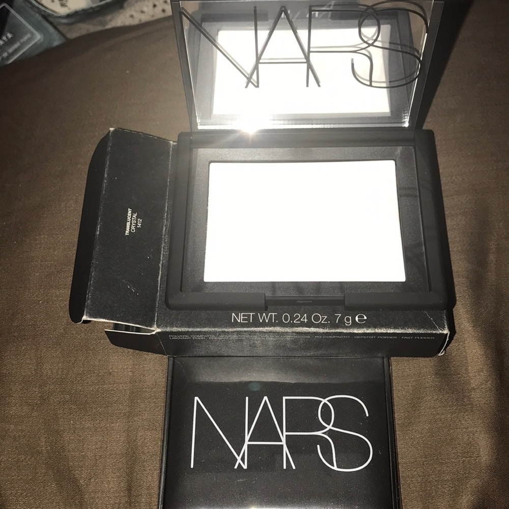 NARS Light Reflecting Setting Powder - Picture 2 of 2